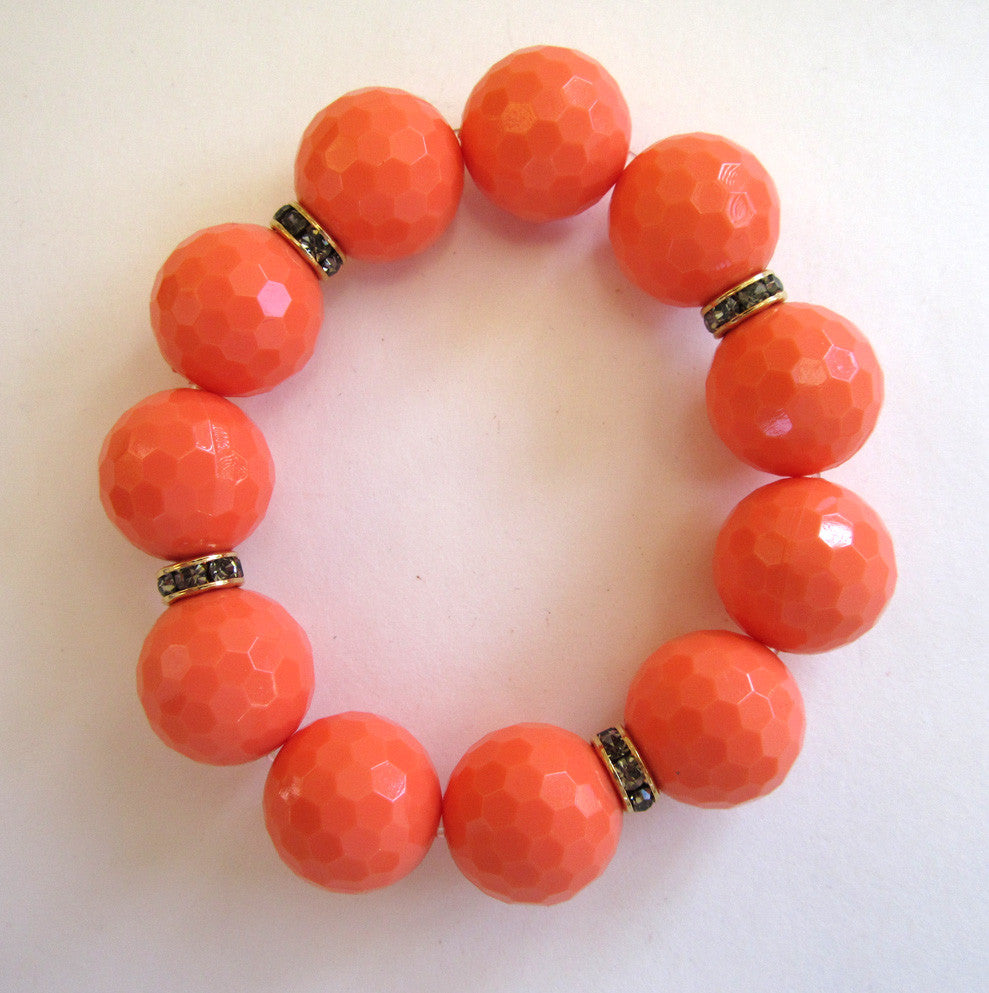 Vintage Beautiful red Stretch plastic Bracelet 1”W Beads Good condition